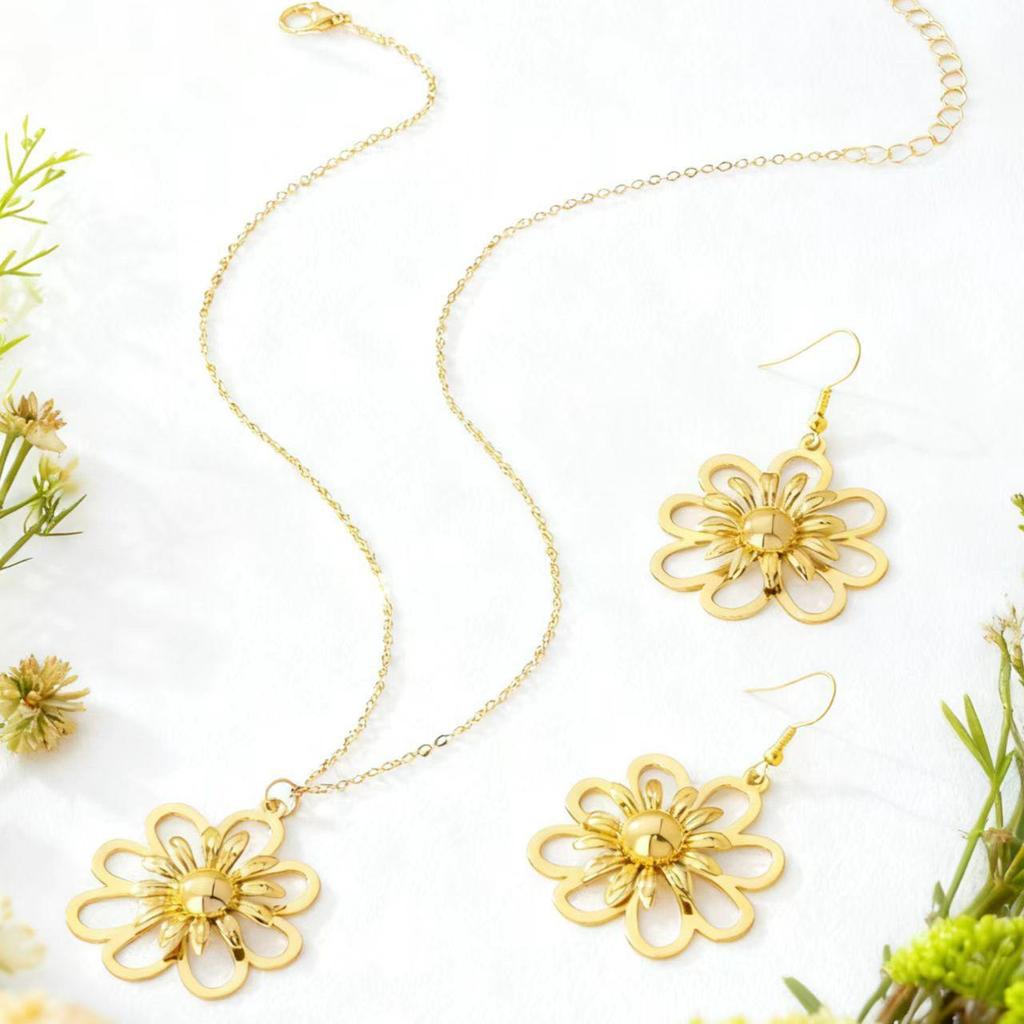 3-Piece Retro Floral Women's Necklace & Earring Set: Elegant European & American Design with Versatile Cutout Details.