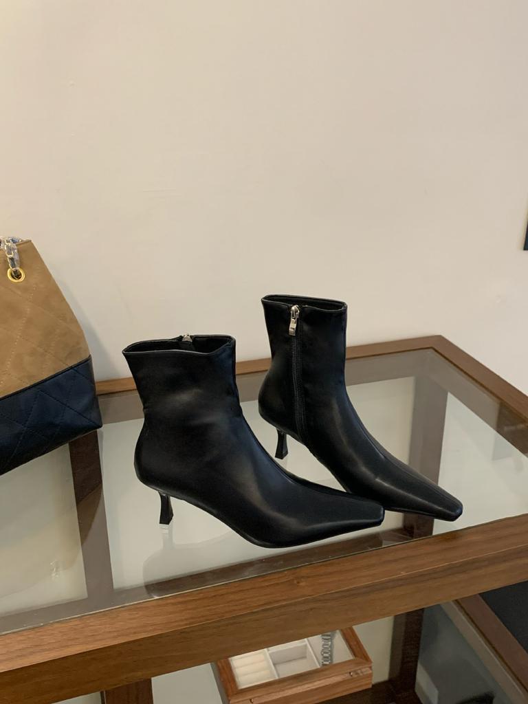 2025 autumn and winter new Korean version leather square head short boots women's stiletto fashion boots Chelsea boots