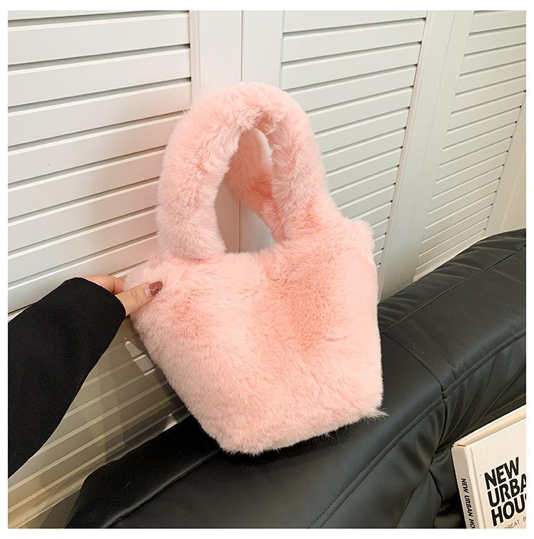 Korean Version of Foreign Style Small Bag Women 2025 New Cute Plush Bucket Bag Autumn and Winter Fashion Bucket Bag Commuter Bag