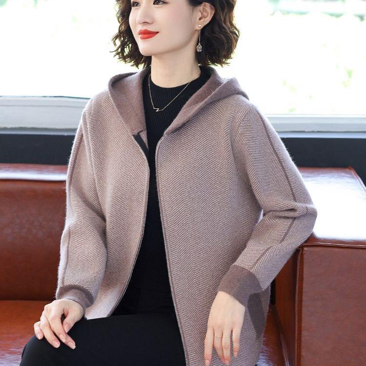 Módní pletený kardigan s kapucí 2025 pro středněvěké a starší ženy - Podzim/Zima