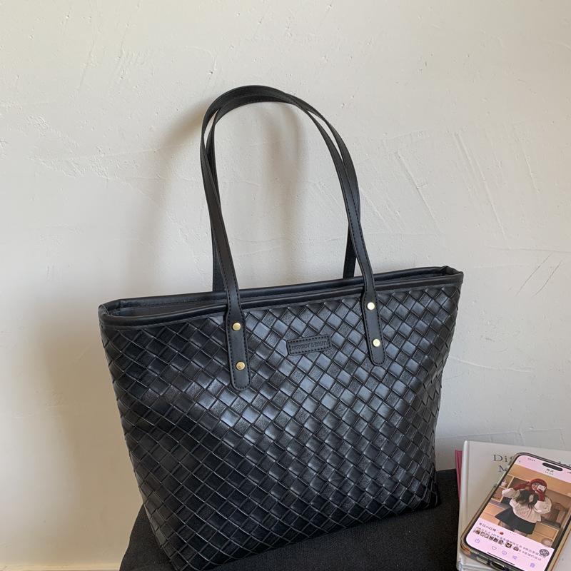 High-end Commuting Retro Bag Women's 2025 New Fashion Woven Pattern Shoulder Bag Large Capacity Hand-to-hand Tote Bag