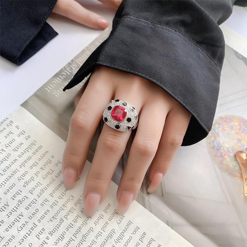Schmuck Kupferboden Vergoldet Simulationsfarbe Schatz Korund Temperament Punkt Ring Damen 8 * 8