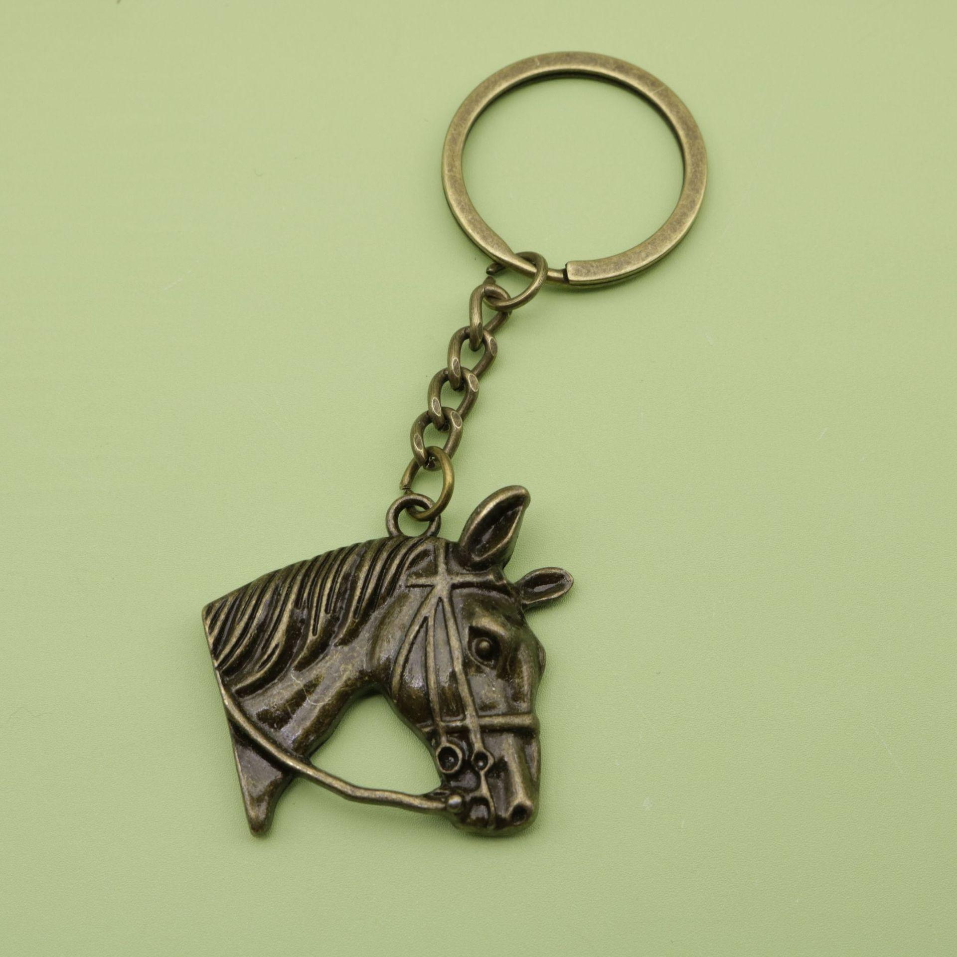 Simplistic Horse Head Pendant Keychain - Popular Jewelry Design бронзовый