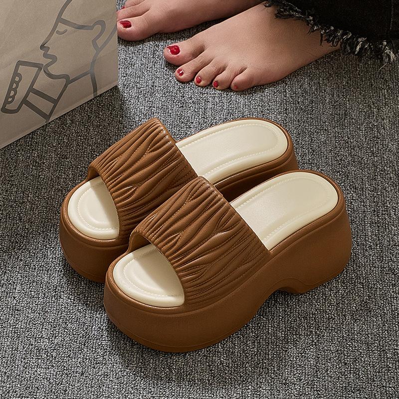 New EVA Thick-soled Cm High-heeled Women's Slippers Are Fashionable To Wear Outside In Summer, and They Feel Like Stepping On Shit On the Beach.