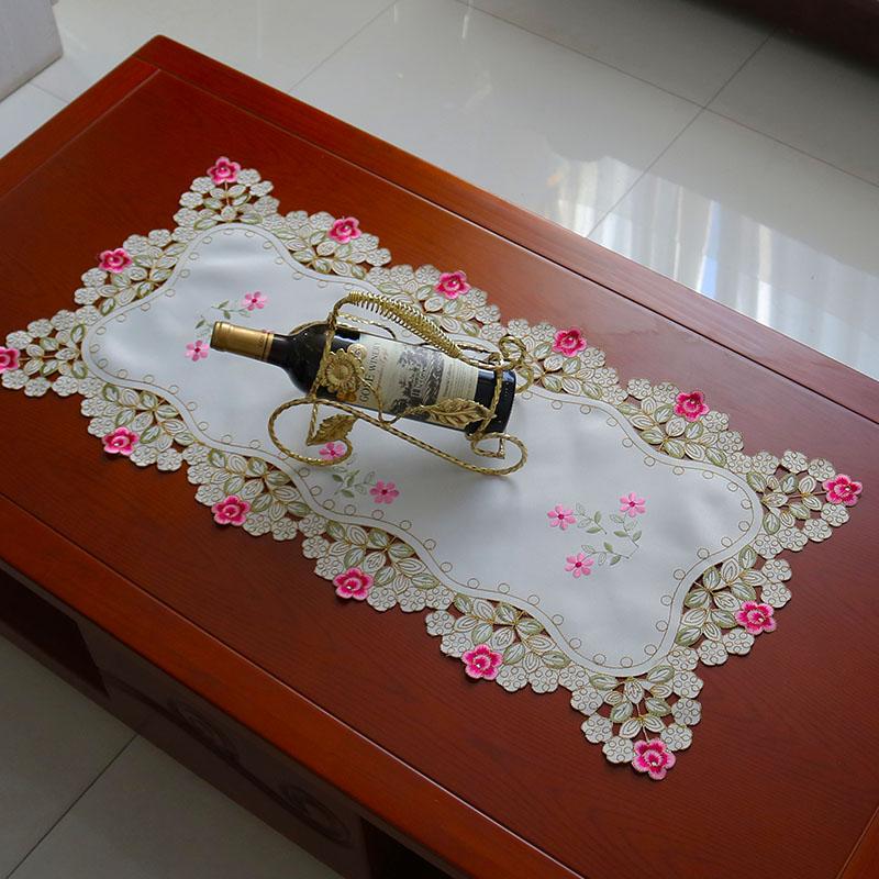 NEUE Hohl-Rosenblüten-Stickerei Tischläufer Stoffabdeckung Tischdecke Weihnachten Hochzeit Tischdekoration und Zubehör für Zuhause