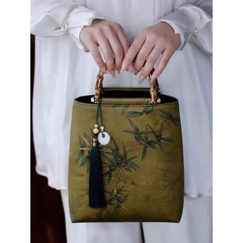 

New Chinese antique Hanfu skirt fragrant cloud yarn Duobao fringed bamboo bag Guofeng hand bag bamboo handbag