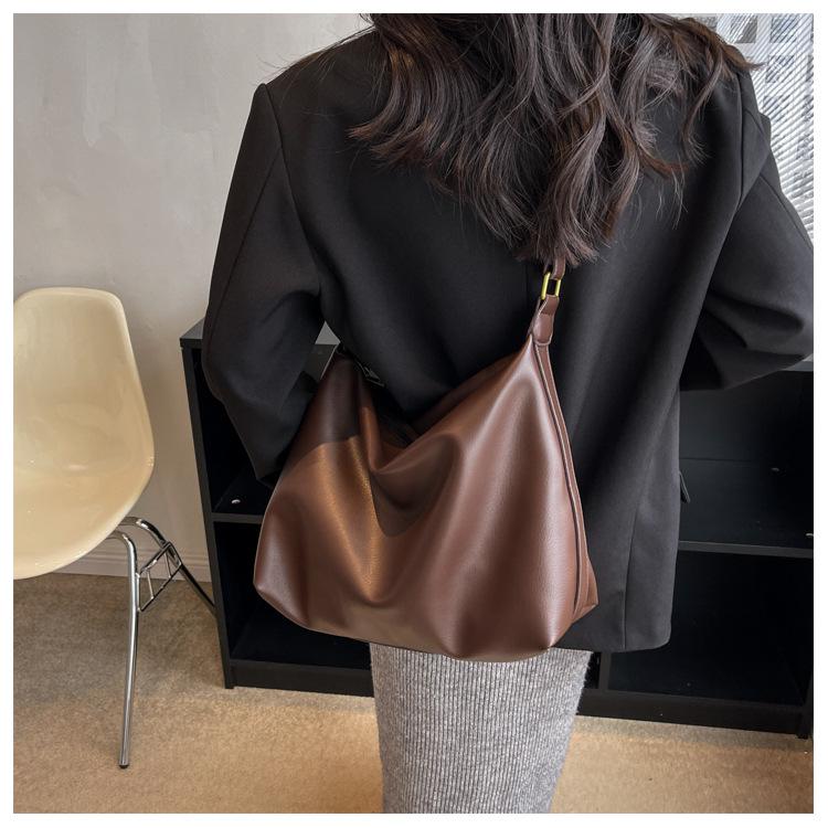 New Women's Bag, Large Capacity Bag, Shoulder Crossbody Bag, Class Commuting Retro Versatile Shoulder Tote Bag