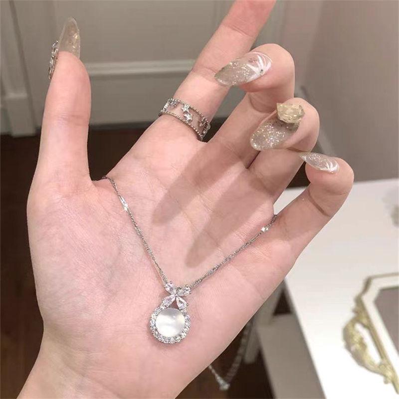 

Мадагаскарский халцедон Ожерелье «Принцесса-беглянка» с круглым драгоценным камнем, инкрустированным серебром 925 пробы Pendant Only