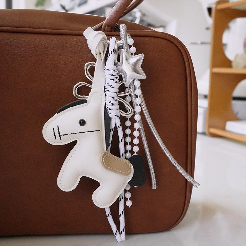 

Yogodlns Candy Color Faux Leather Horse Mini Backpack Hanging Handbag Pendant Bag Pendant Bags Accessories one size белый