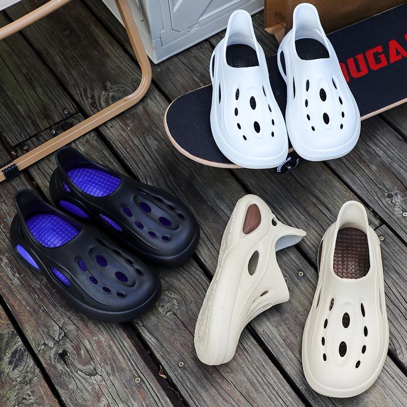 Men's Outdoor Slippers Are Lightweight and Durable Beach Shoes for Couples. Men's Sandals Are Suitable for Wearing Outside Slippers