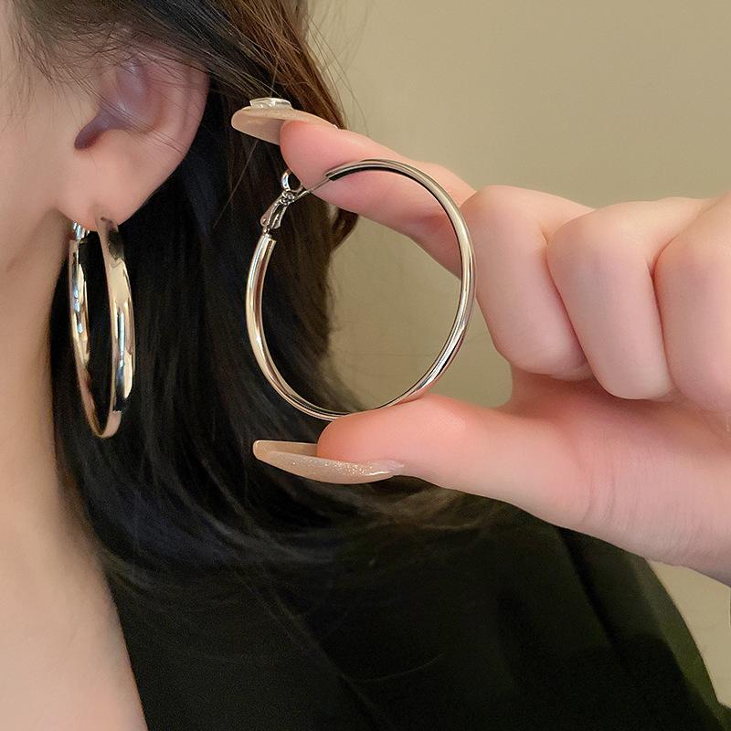 Kolczyki Koła Geometryczne z Diamentami Silver Needle - Luksusowy, Wysokiej Klasy Design z Nowoczesnym, Wyrafinowanym Stylem