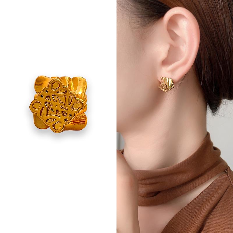 Boucles d'oreilles puces Luo Minimalistes Géométriques Plaqué Or - Design 18K Quatre Faces