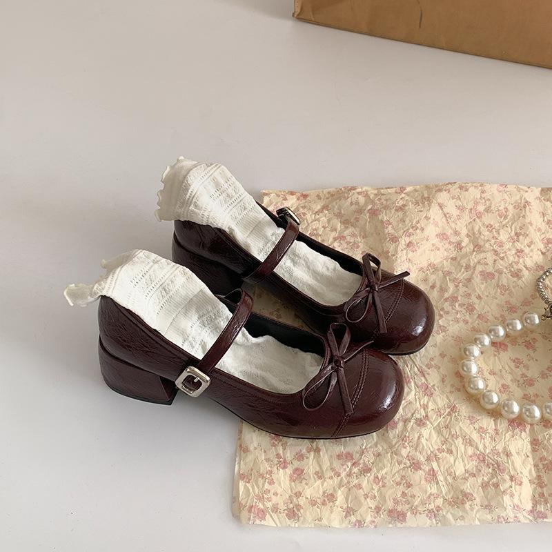 

Ретро белые туфли-лодочки на толстом каблуке с открытым верхом, женские туфли с яркой окантовкой, осенняя новинка, туфли Мэри Джейн на высоком каблуке 40 красный