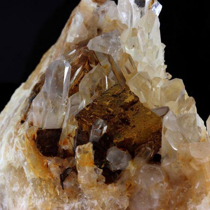 Pierres et Minéraux. Quartz + Siderite. 1132.5 ct. Allevard, Isère, France.