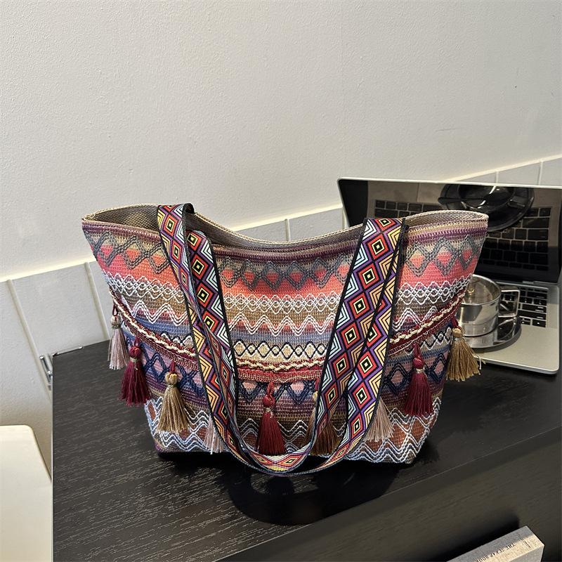 Large Capacity Ethnic Style Fashion Elegant Handbag 2024 Autumn New Style Shoulder Bag for Women Commuter Tote Clutch Purse