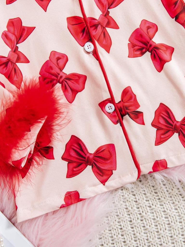 Dziewczęcy zestaw piżamowy z długim rękawem i nadrukiem kokardek, ozdobiony piórkami