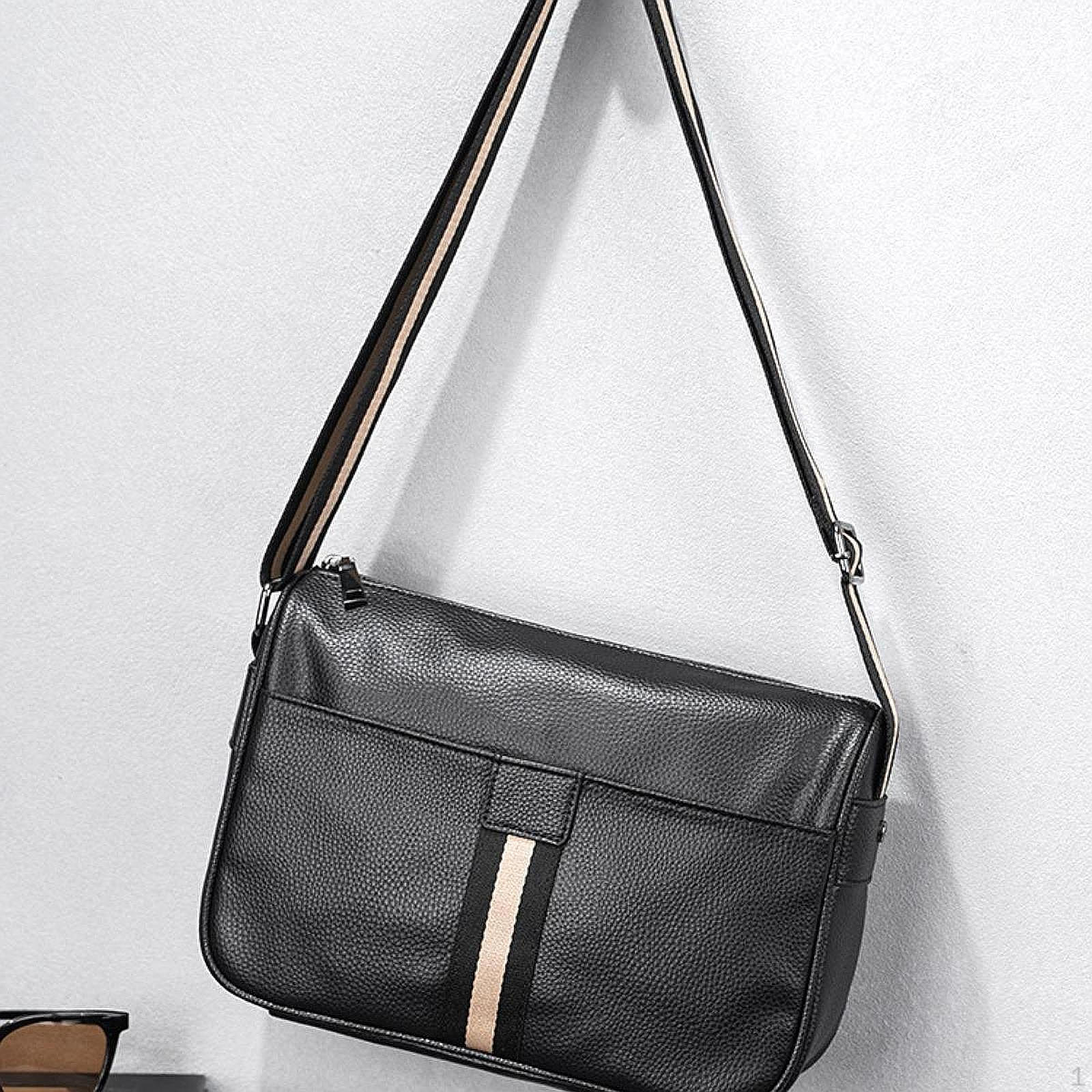 

Мужская сумка-клатч легкая наплечная для деловых поездок на работу и обратно