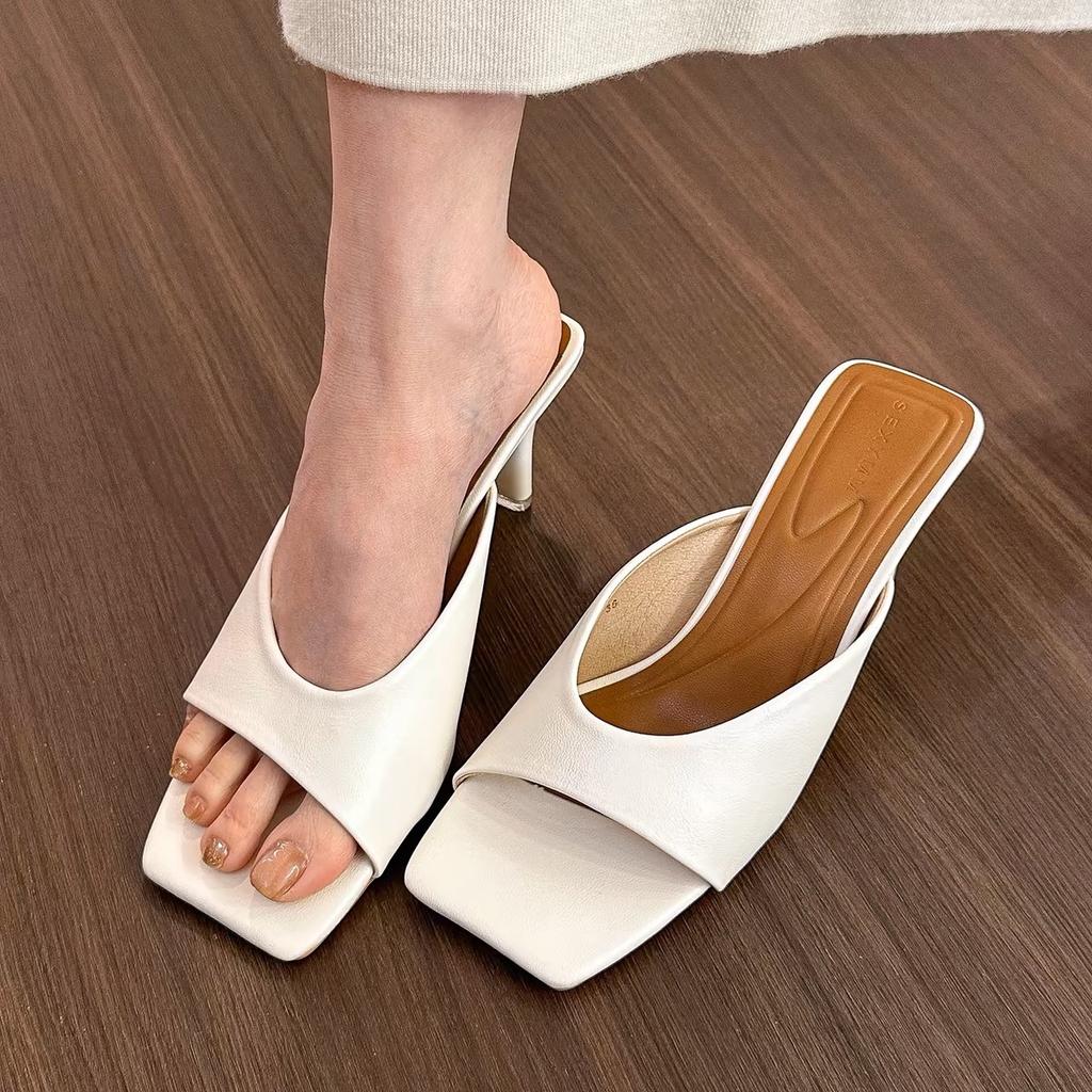 2025 French fashion outer wear lady sandals summer new patent leather square head open toe middle heel one-word drag temperament slippers