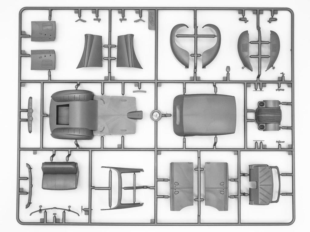 ICM 1/35 German Admiral Open Staff Car with Figure Plastic Model 35471