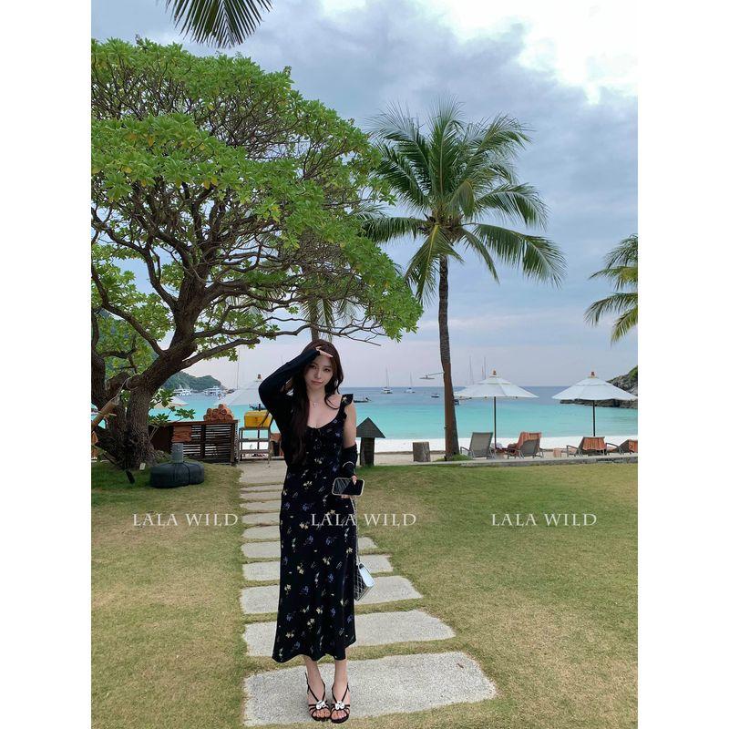 

Wildly Spicy, Charming Back View, 2026 Spring/Summer New Style Plus-Size Slimming Floral Chiffon Spaghetti Strap Dress Black Cardigan Size 2(60.5kg-67.5kg)