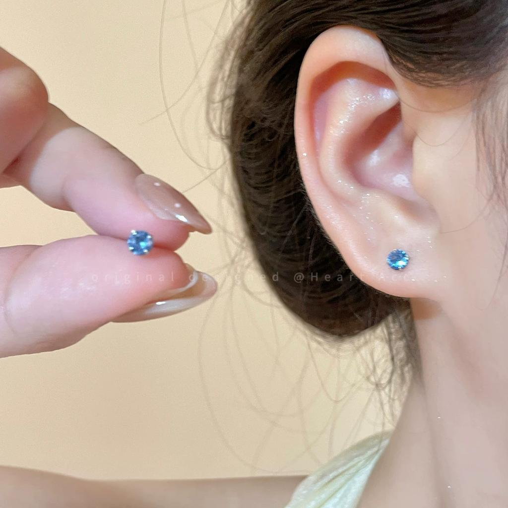 Female Exquisite Compact Mini Star Earrings