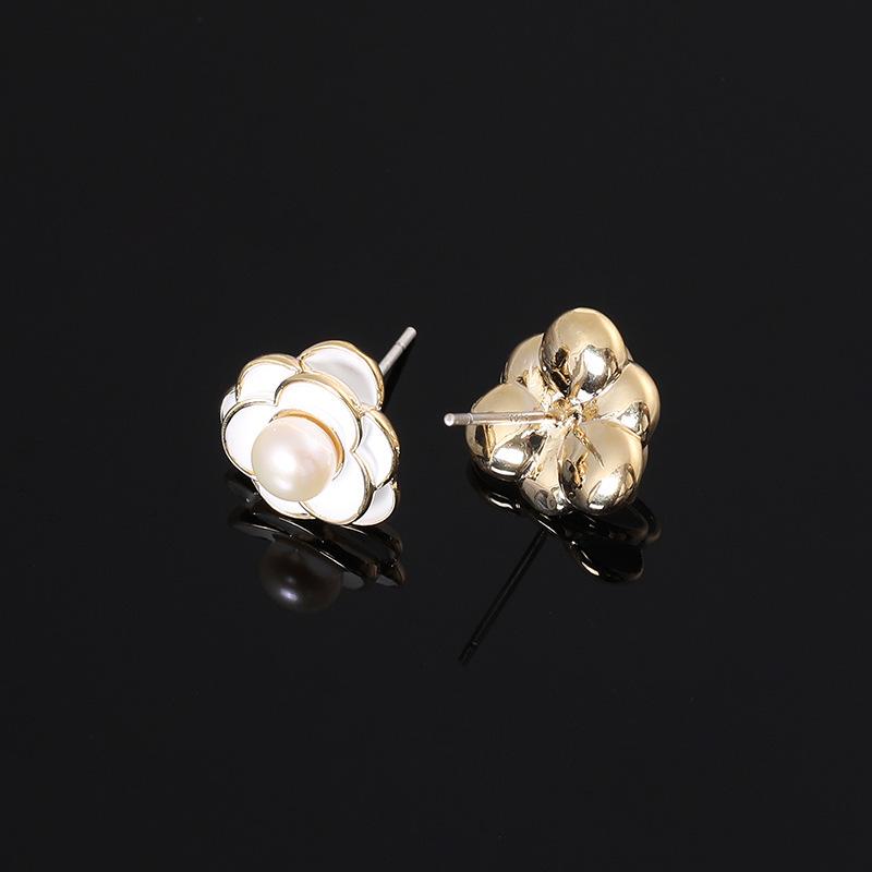 Camellia Pearl Earrings – Elegant Japanese Korean Design for Women