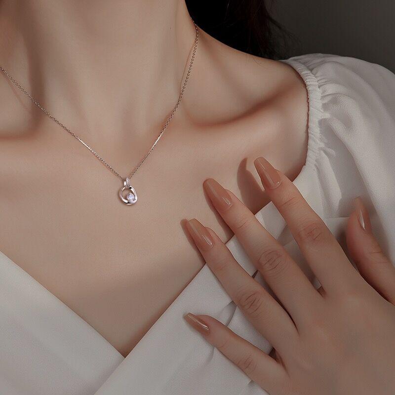 Mobius Ring Necklace Women's Light Luxury Niche Design Diamond Collarbone Chain for Girlfriend Gift