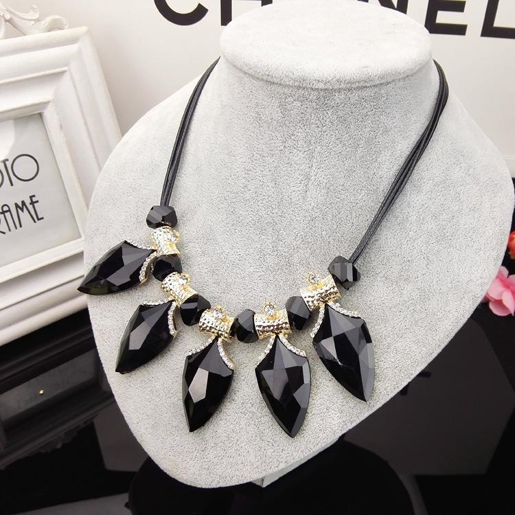 Water Drop Leather Rope Necklace Short Sweater Chain Pendant Women'S Accessories Ornament Rhinestone Collarbone Chain