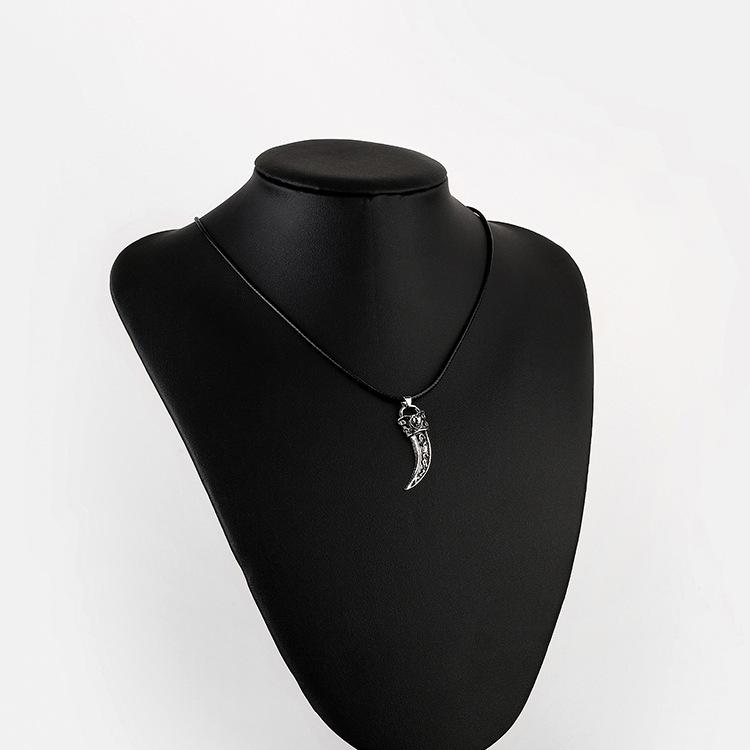 Necklace Men's Titanium Steel, European and American Retro Gemstone Wolf Tooth Short Clavicle Leather Rope Pendant Production