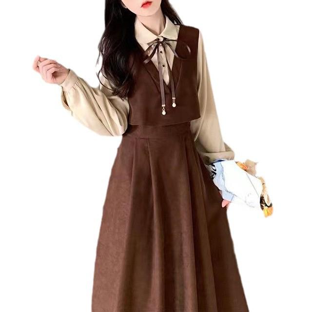 Women's French Retro Red Corduroy Dress, Fake Two-Piece, College Style, Plus Size, Mid-Length, Autumn/Winter.