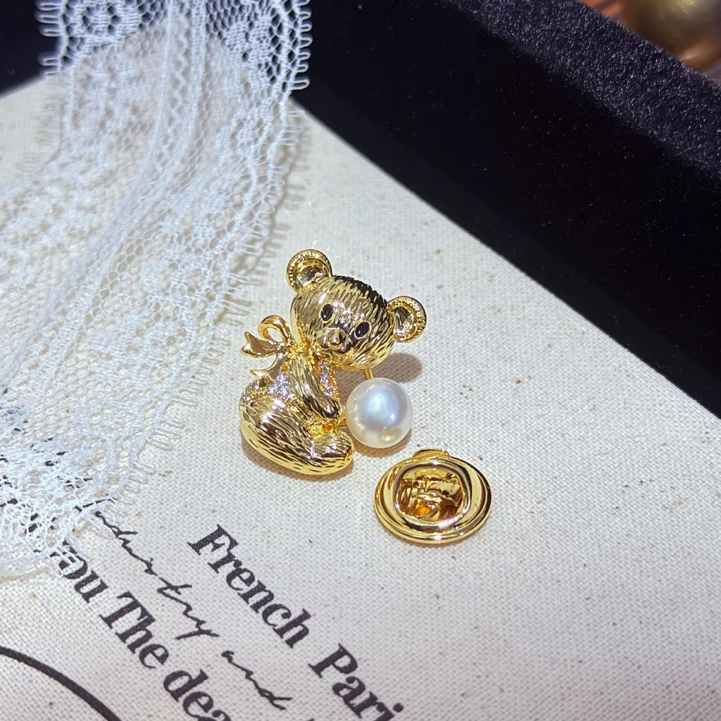 Cute animal collection of natural freshwater pearl brooches, playful and adorable, with a touch of elegance and sophistication