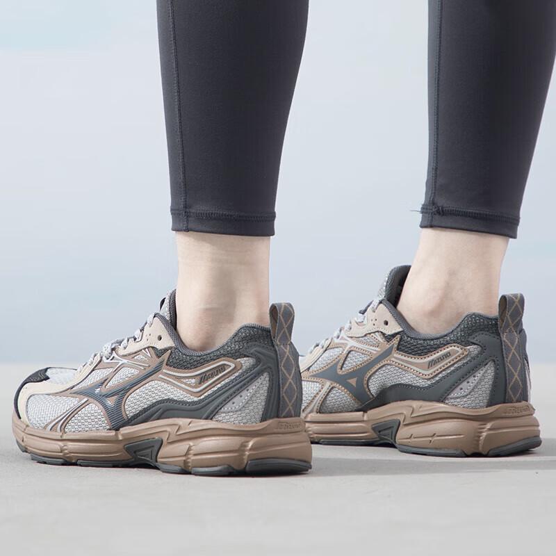 Mizuno D1GH2406-02 Unisex Breathable Lightweight Running Shoes