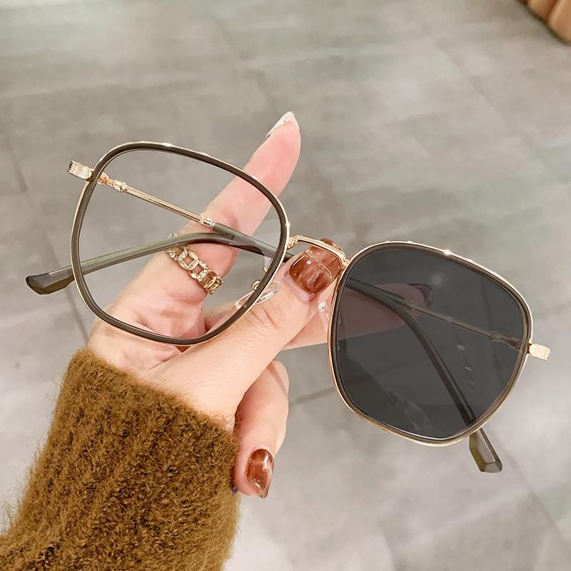 Trendy Outdoor Near Sight Pochromic Glasses for Women Men Retro Square Myopia Eyeglasses Unisex Anti-UV Sunglasses 0-1.0-4.0
