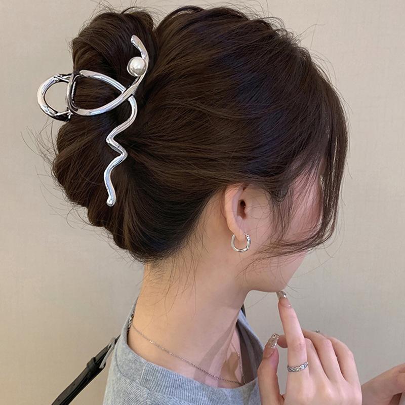 Internet celebrity temperament cross wave pearl grab clip cold wind shark clip hairpin personality hair accessories female