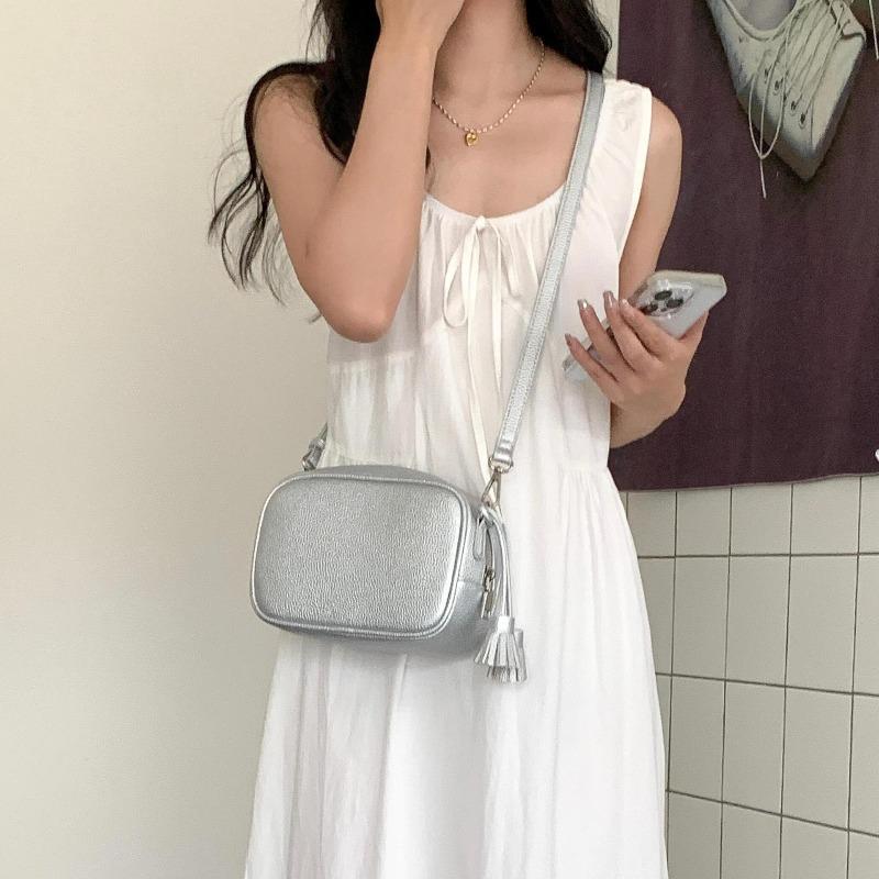 New small square bag, matte tassel mobile phone bag, zipper, solid color niche one-shoulder messenger bag, women's small bag.