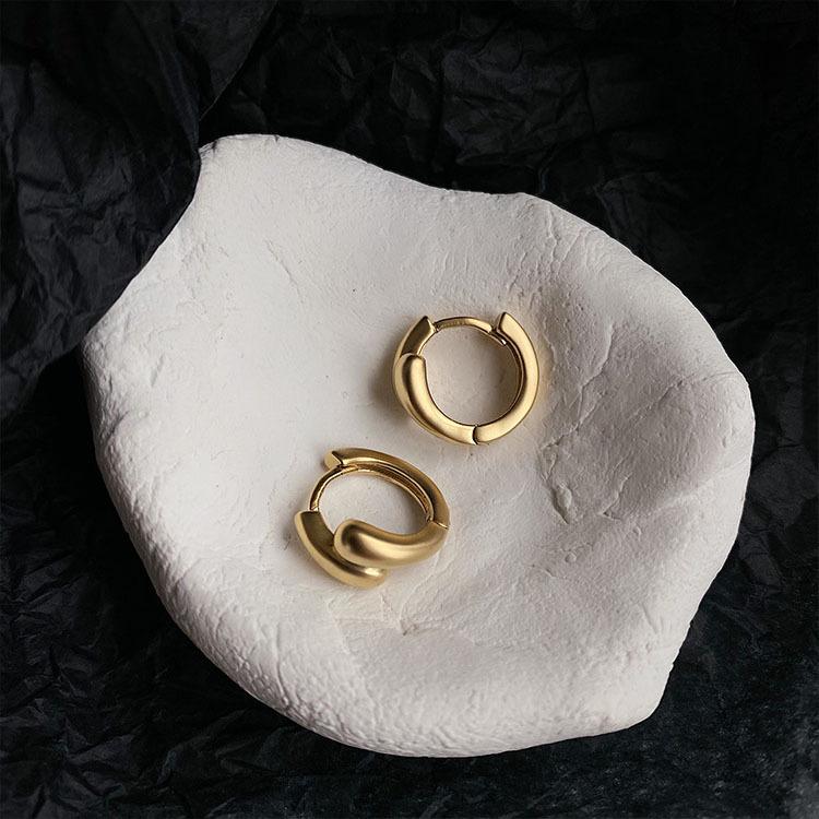 Casual Circle Minimalist Earrings Female Personality Fashion Ins Design Sense of Earrings Ear Buckle Earrings Tide Elegant Accessories Classic Jewelry