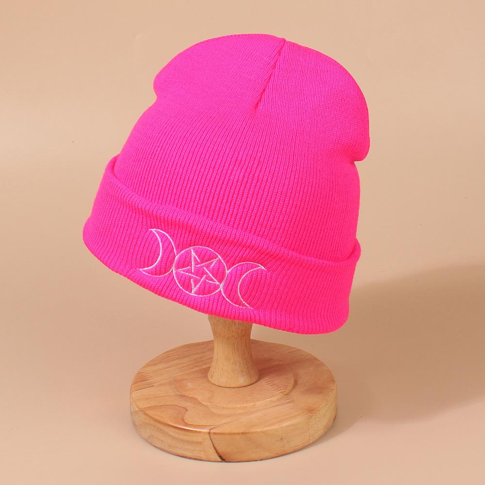Style Versatile Hat Exquisite Embroidered Mens Womens Warm Knitted Hatscaps