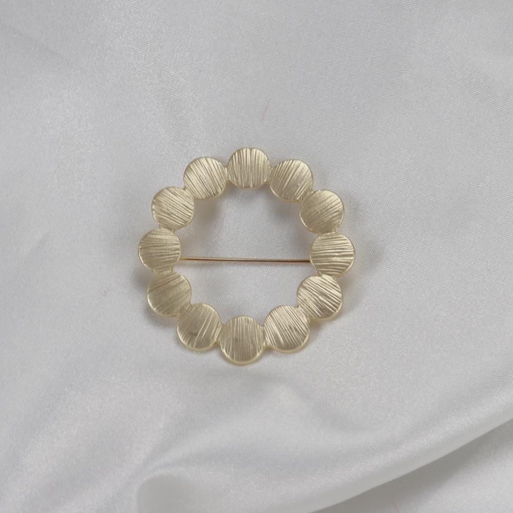 Japanese Designer Drop Glaze Enamel Tambourine Wreath Silk Scarf Buckle Cardigan Buckle Women'S Brooch Corsage Accessories