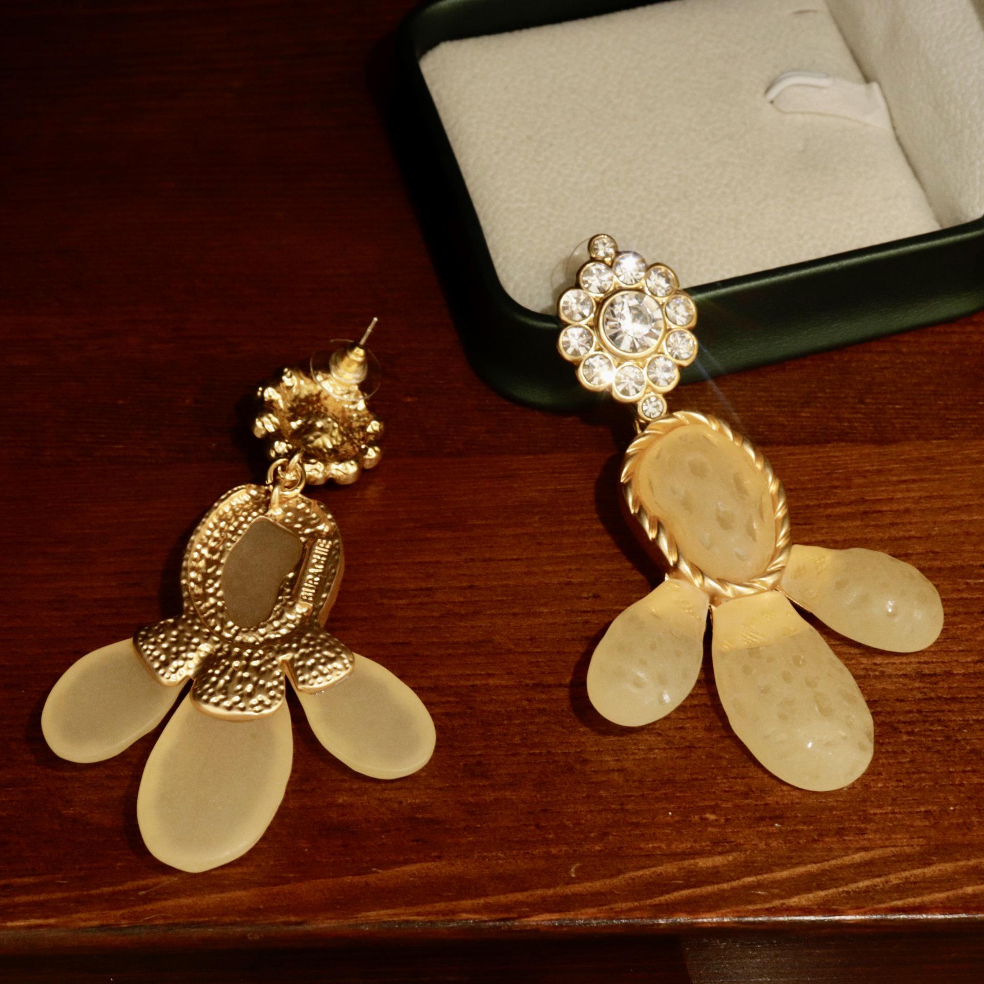 Exquisite Retro Orange-Yellow Rhinestone Water Drop Earrings