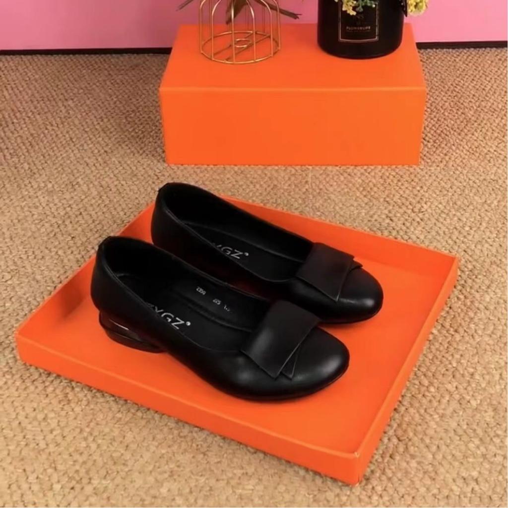 Round head shallow mouth flat heel soft leather spring and autumn women's shoes soft sole mother shoes women's flat sole leather shoes fashion