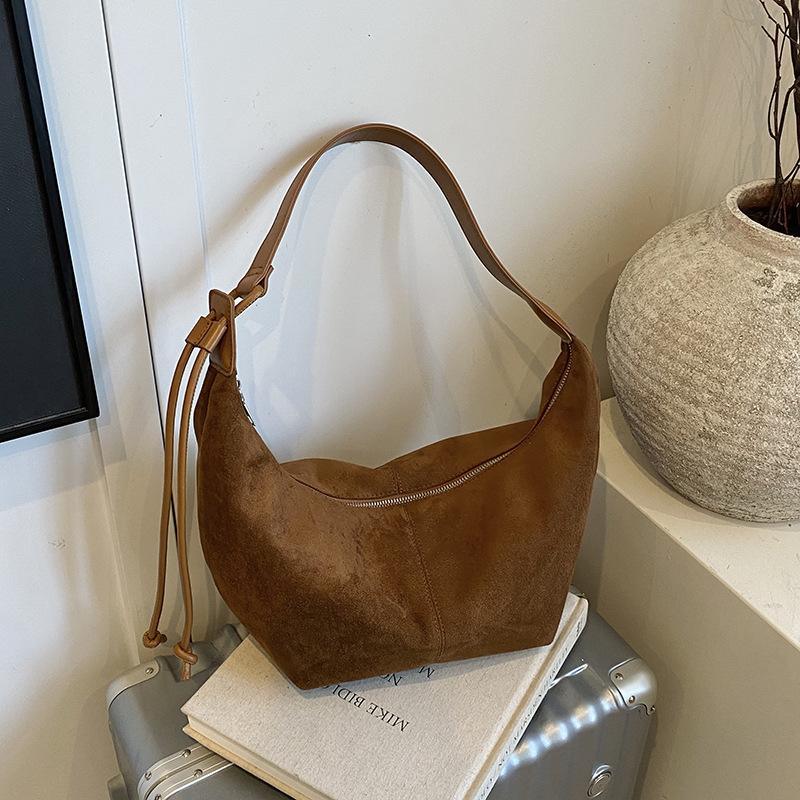 Casual commuting 2025 new tote bag autumn suede large capacity Internet celebrity explosion fashion shoulder messenger bag