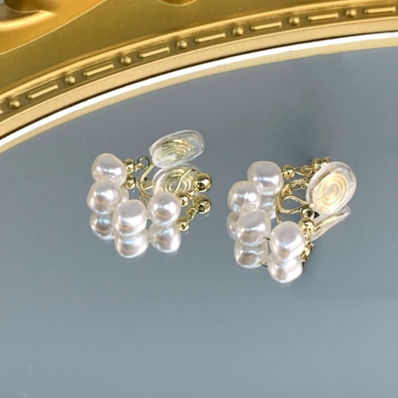 Elegant Retro Pearl Ear Cuff Earrings: No-Piercing, Versatile & High-End Fashion for Women.