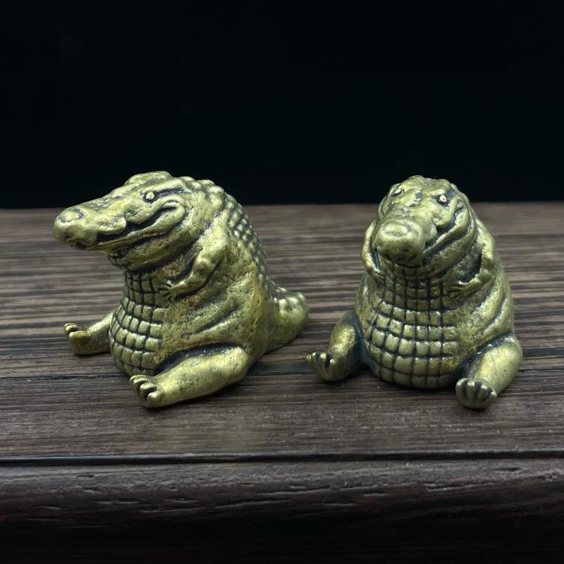1 Stück reines Messing Vintage Krokodil Hohlornament Mini Schreibtischdekoration Altes Kupfer Kulturelle Kuriositäten Dekorative Figuren