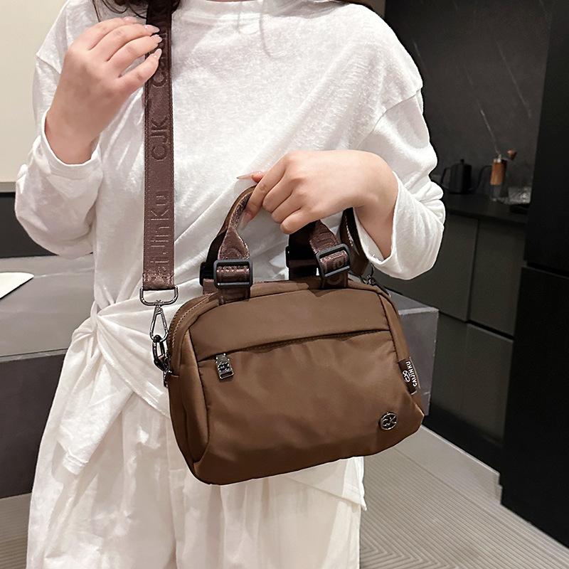Lightweight handbag women's 2025 summer new casual shoulder bag messenger bag