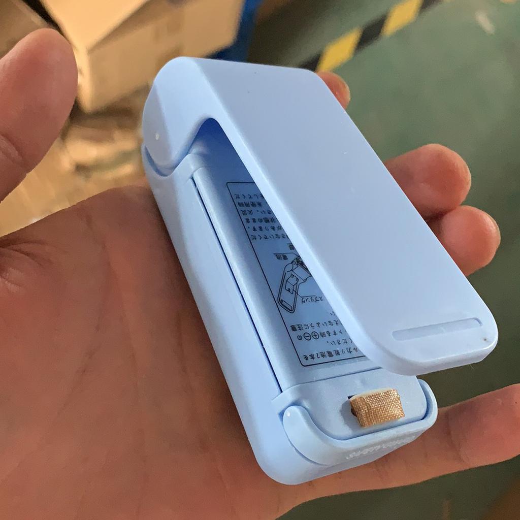 Handheld Small Sealing Device for Plastic Bags and Snack Packaging Easy To Use Snack Preserver Office and School Sealer