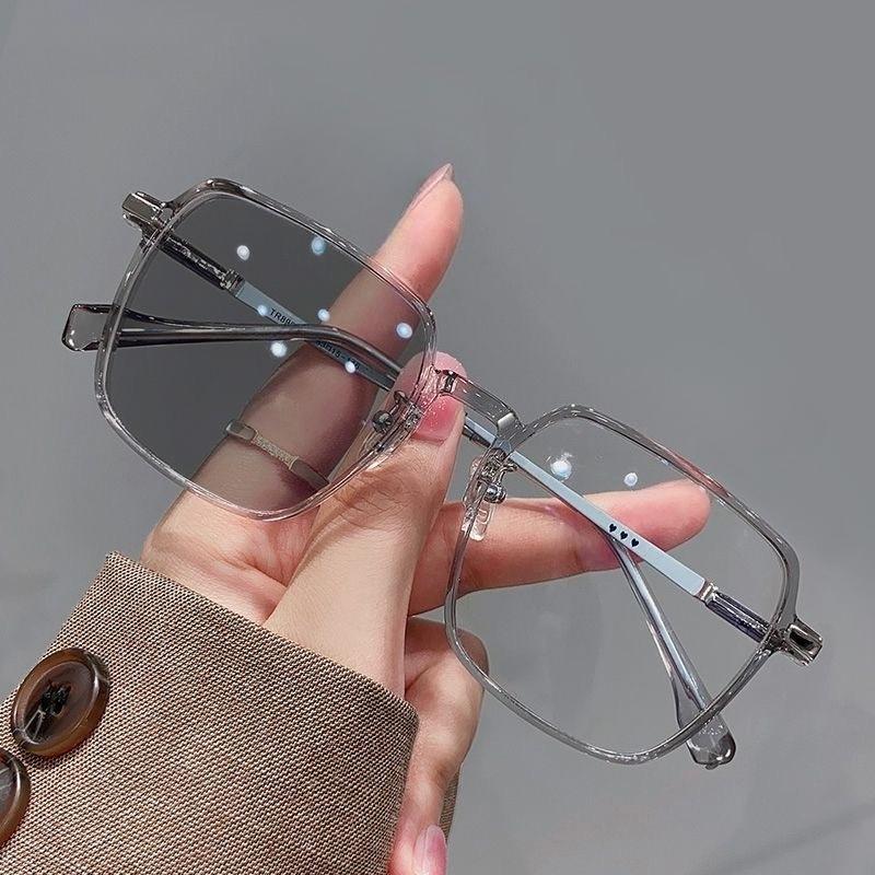Trendy Fashionable Reading Glasses Women Anti Blue Light Eyewear High-definition Unisex Transparent Frame Eyeglasses