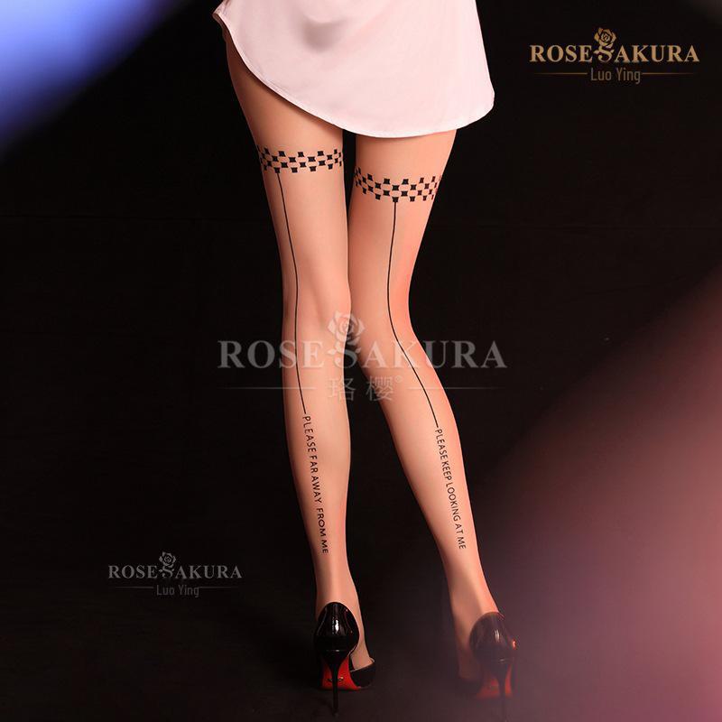 

Бархатные чулки с открытой промежностью Luoying 7331 с английским принтом на спине One Size телесный