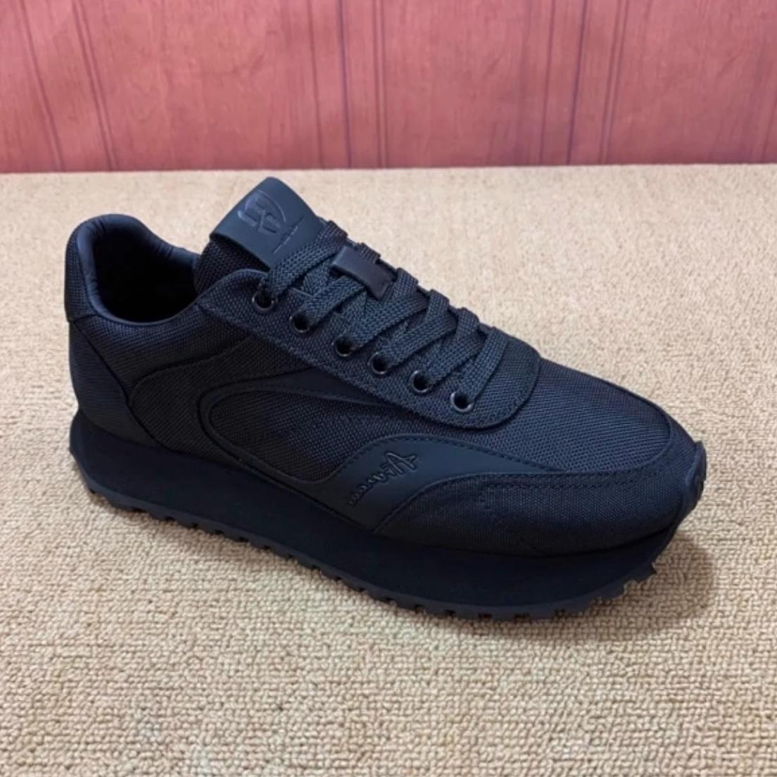 

Трендовая обувь на мягкой подошве 2025 года, мужская супермягкая взрывная летняя тонкая мужская обувь с круглым носком, в корейском стиле, модные ретро кроссовки для бега 44 чёрный