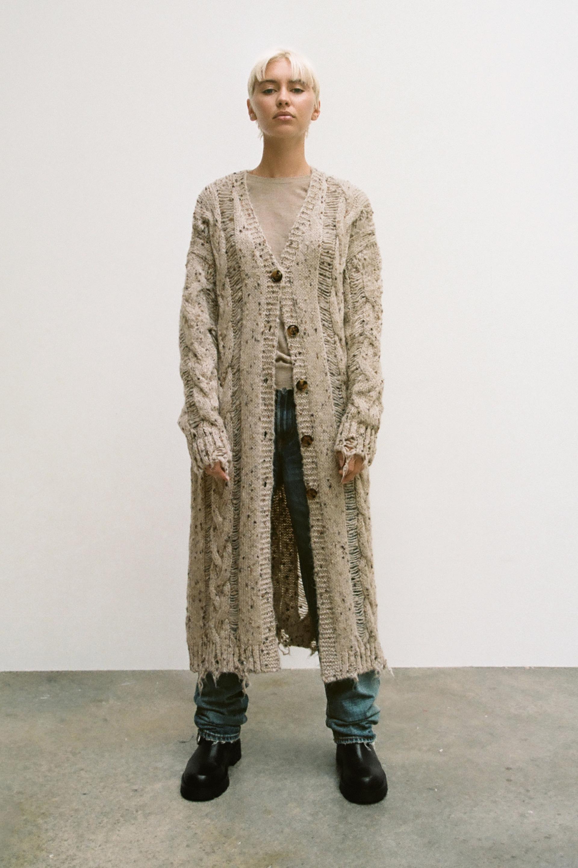 

рваное пальто вязанной вязки