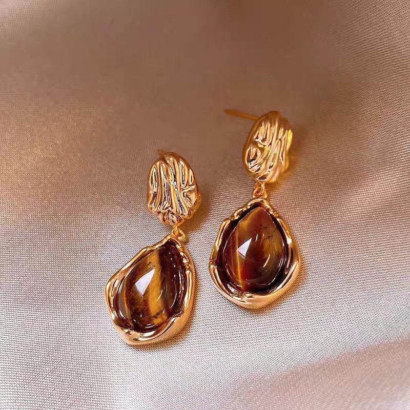 2025 Luxury Flower Shell Pearl Stud Earrings: Elegant Niche Design for Women